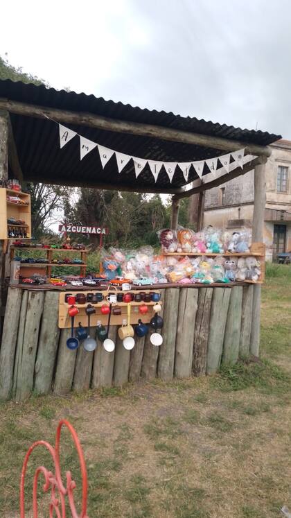 La feria está todos los fines de semana frente a la estación