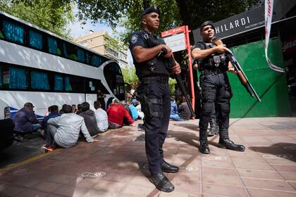 La feroz trifulca entre vigiladores privados de Mendoza y de Córdoba terminó con heridos y detenidos en el centro de la provincia cuyana.