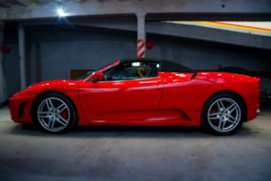 Subastaron una Ferrari y dos camionetas de una banda narco