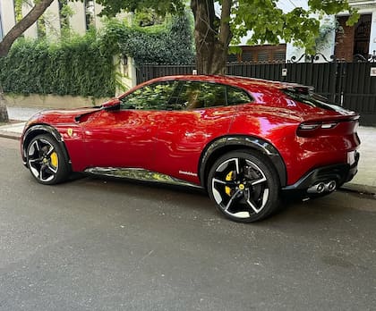 La Ferrari tiene cuatro puertas y cuatro plazas