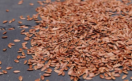 La fibra en las semillas de lino contribuye a la sensación de saciedad, ayudando a controlar el apetito y reducir el consumo de calorías a lo largo del día