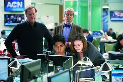 La ficción creada por Aaron Sorkin fue muy cuestionada por periodistas del mundo, especialmente por meterse con la forma en que se trataron noticias reales en las cadenas internacionales