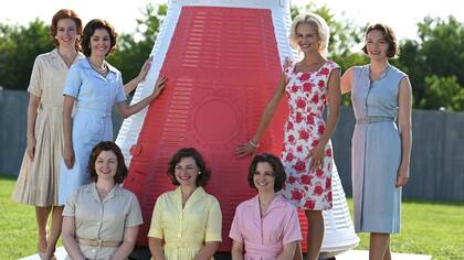La ficción muestra el difícil rol de las esposas de los astronautas, en un mundo predominantemente masculino