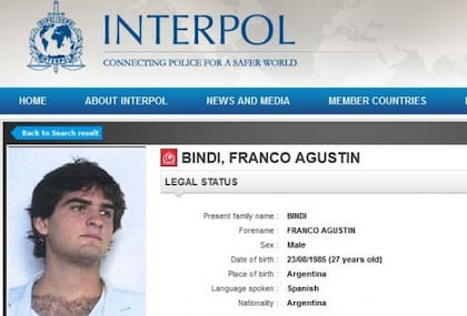 La ficha de Interpol del tiempo en que Bindi estuvo prófugo