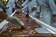 Semana Santa 2024: la ciudad que promete una barra de chocolate de más dos cuadras de largo que podrán probar quienes vayan