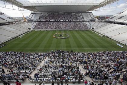 La fiesta en un estadio que todavía está en obra