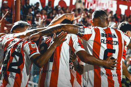 La fiesta fue de Instituto, merecido vencedor por 2-0