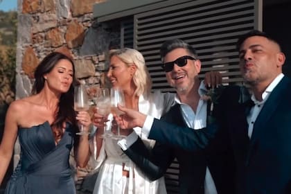 La fiesta se realizó en una isla girega (Foto: Captura de video / Instagram @celinarucciok)