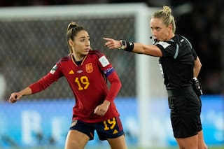 La FIFA elige a cinco árbitros para el Mundial, incluidas dos mujeres