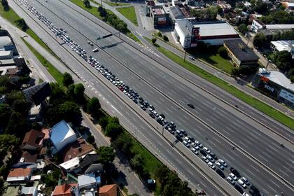 La fila de autos en Panamericana