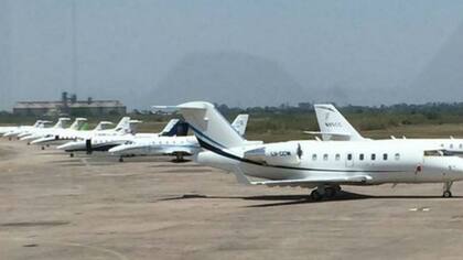 La fila de aviones en el aeropuerto tucumano