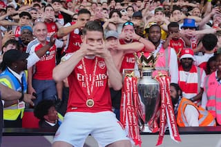 La final de la Champions incluye cánticos rivales: aficionados del Arsenal y PSG entonan himnos