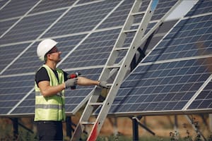 Buscan preparar a 750 trabajadores para empleos con “buenos salarios” en energía verde