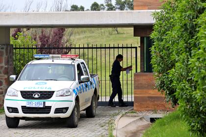 La policia recorre el campo a diario