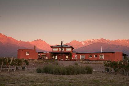 La finca enmarcada por el Cordón de Potrerillos