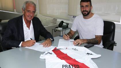 La firma de Lucas Pratto con River; sonríe D&amp;apos;&amp;apos;Onofrio