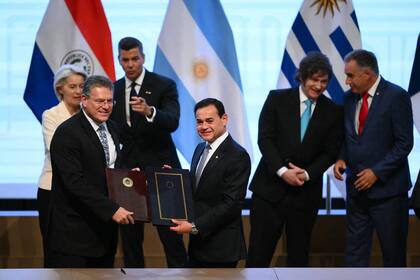 La firma del acuerdo en Asunción