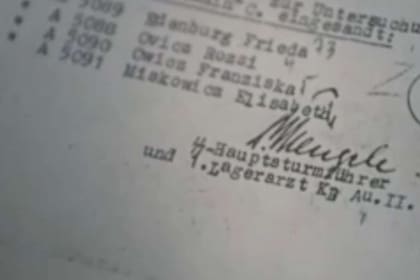 La firma del Ángel de la muerte en uno de los registros de los experimentos realizados con los hermanos Ovitz