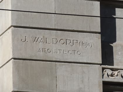 La firma del arquitecto Juan Waldorp (h), autor del proyecto.