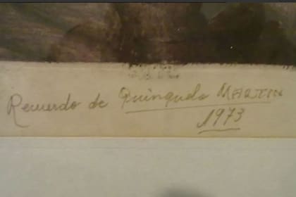 La firma del artista y el año en que habría sido realizada la obra