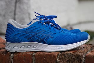 Se va Asics: deja de operar en el país y cede su negocio a un distribuidor local