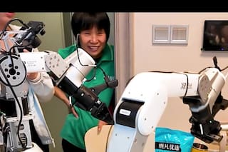 China presenta el primer servicio de limpieza a domicilio asistido por robots