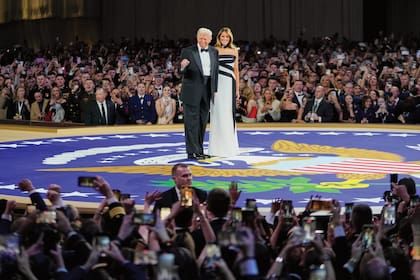 La first lady acompañó a su marido al centro de la pista también en el Baile del Comandante, la primera de las tres galas del lunes 20.