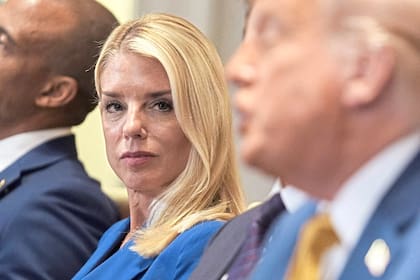 La fiscal general Pamela Bondi aseguró que se eliminarán "políticas ineficientes que fomentan la división"