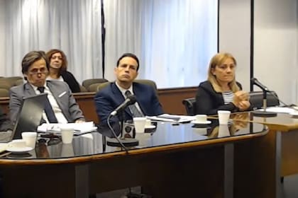 La fiscal Vivian Simón y el equipo del Ministerio Público que la acompañó durante su alegato por la Masacre de Wilde