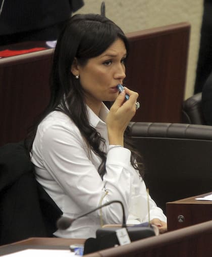 La Fiscalía de Milan ha creado un sumario separado sobre Silvio Berlusconi en el llamado caso Ruby, en el que el primer ministro italiano y otras personas, entre ellas Minetti, son investigadas por presunta concusión e incitación a la prostitución de menores