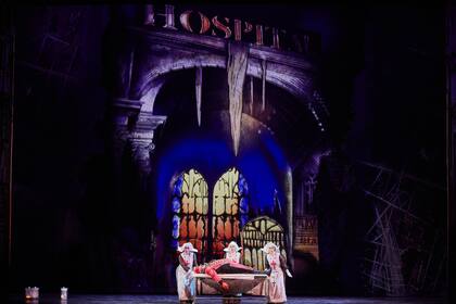 La producción sanjuanina tiene la participación de la Orquesta Sinfónica de la Universidad Nacional de San Juan, el Coro Universitario y un elenco encabezado por Duilio Smiriglia, Fernando Lazari, Marina Silva y Laura Pisani