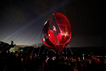 La Floralis Genérica, en todo su esplendor; ayer recuperó su movimiento