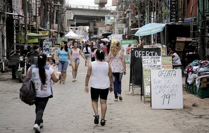 La Florida, la calle de la villa 31 que reúne a numerosos restaurantes de comidas regionales