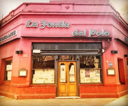 La fonda del Polo cerrada.