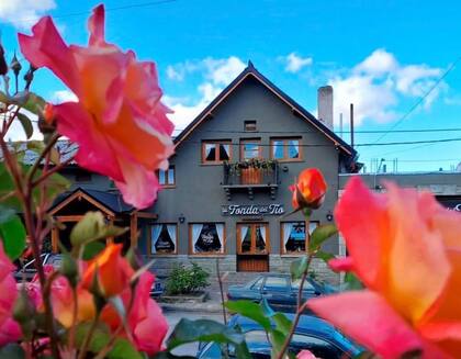 La Fonda del Tío, el emprendimiento de la familia Longhi, empezó con cinco mesas y hoy ocupan tres salones, dos pisos y tienen 30 empleados