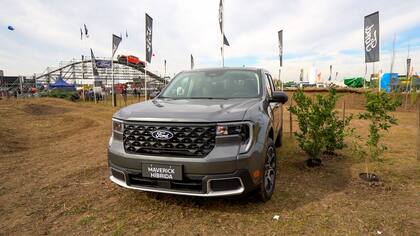 La Ford Maverick Híbrida 2025 se presenta como una opción innovadora en el segmento de las pick-ups compactas en Argentina, combinando eficiencia energética, confort y tecnología avanzada.