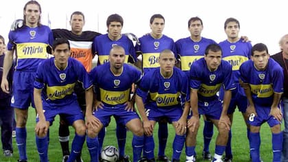 La formación de Boca aquel 21 de octubre de 2001 en el que debutó Tevez
