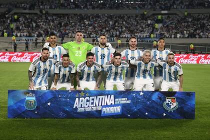 La formación de la selección argentina en el partido vs. Panamá en el estadio Monumental