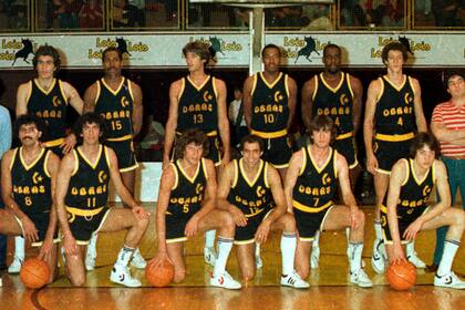 La formación de Obras Sanitarias que ganó la Copa William Jones en 1984