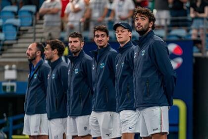 La formación italiana en una ex ATP Cup: Vincenzo Santopadre (capitán), Fabio Fognini, Simone Bolelli, Lorenzo Sonego, Jannik Sinner y Matteo Berrettini 