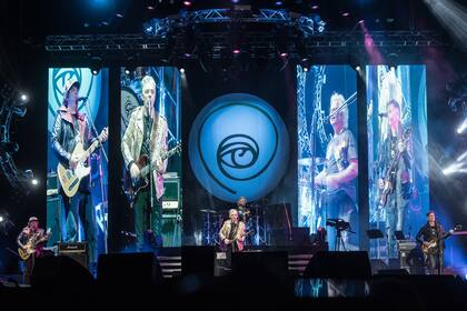 El ojo, emblema de la banda, diseñado por Marta Minujín