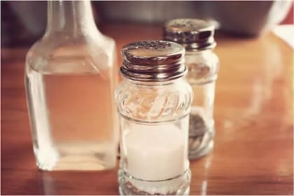 La fórmula secreta entre la sal y el vinagre para higienizar los ambientes de la casa