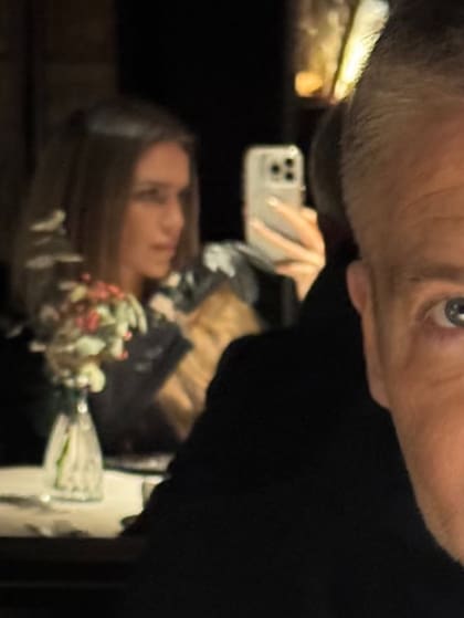 La foto artística de Suar con Robles en Italia