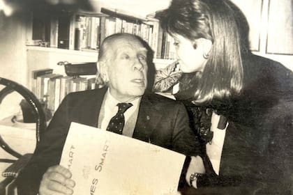 La foto con Borges recuerda el segundo encuentro que mantuvo con el escritor
