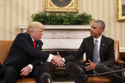 La foto de Barack Obama y Donald Trump en 2016