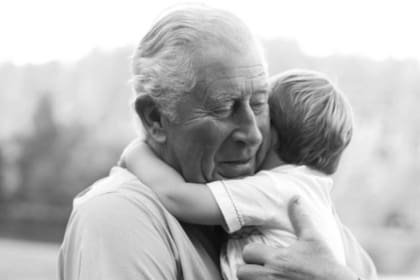 Carlos de Inglaterra y Louis, hijo del príncipe Guillermo y Kate Middleton