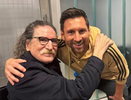 La foto de Charly García con Messi