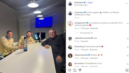 La foto de Chiqui Tapia con Rodrigo De Paul y Lionel Messi