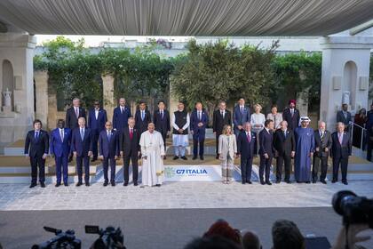 La foto de familia del G7 en Bari: Milei, en una punta, y Lula, en otra; ni se saludaron