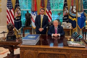 Flavio Bolsonaro consigue el respaldo de Trump en un momento crítico de su campaña